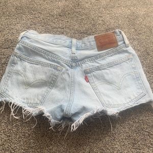 Super cute vintage levi shorts! So cute for summer and so easy to style